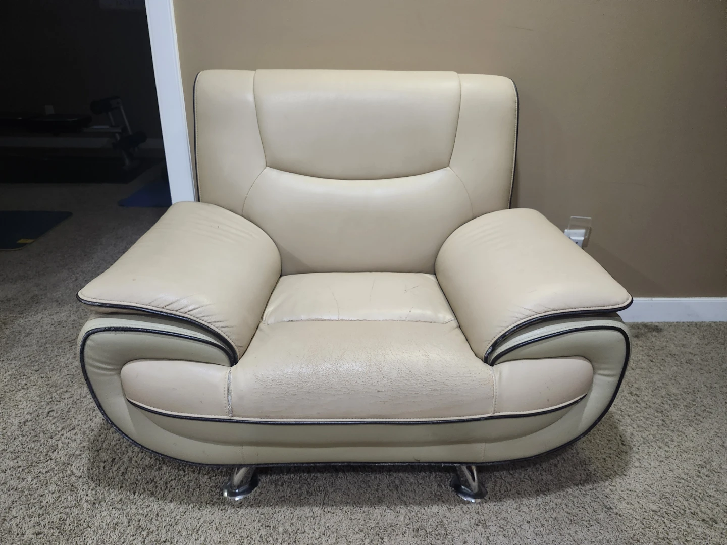 Cream coloured sofa with wear and tear - photo 2