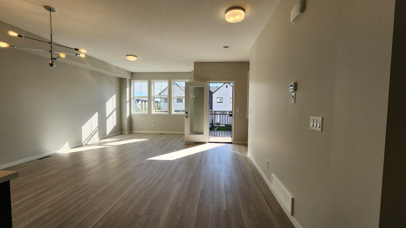 Airdrie Townhouse for Rent- 3 bed+2.5 bath - photo 2