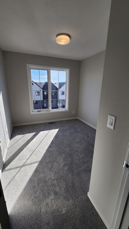 Airdrie Townhouse for Rent- 3 bed+2.5 bath - photo 5