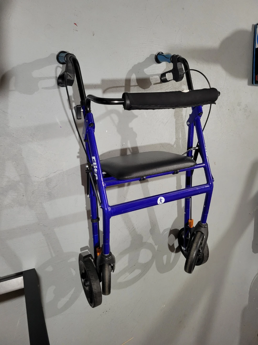 Hugo Walker with Seat - photo 2