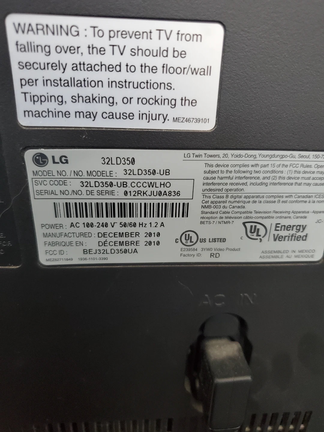 LG 32" LCD TV - photo 2