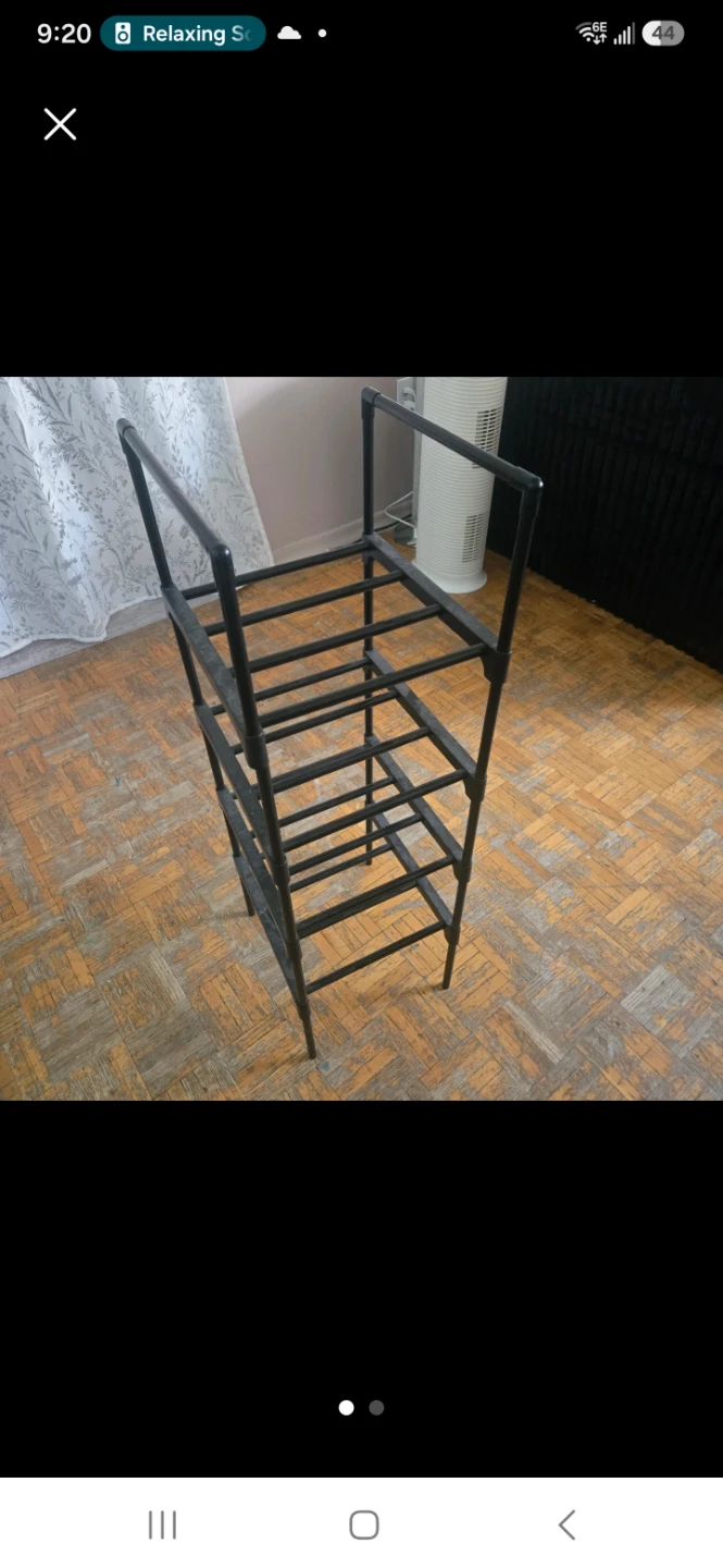 Narrow shoe shelf