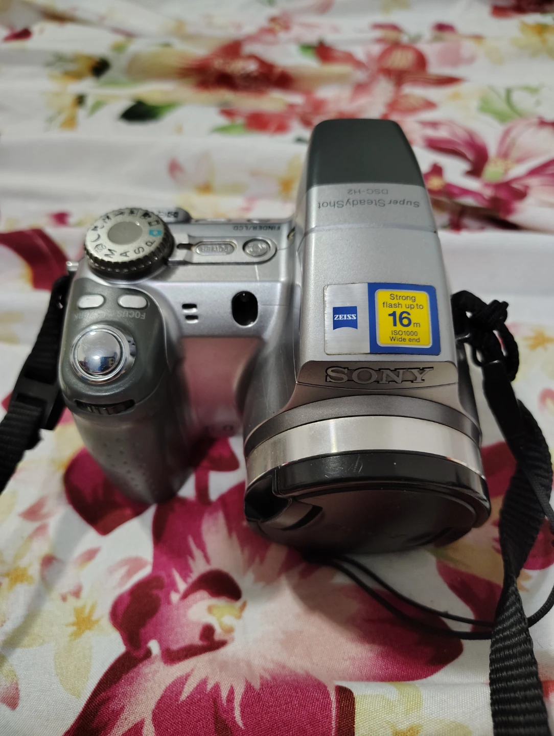 Sony DSC-H2 camera