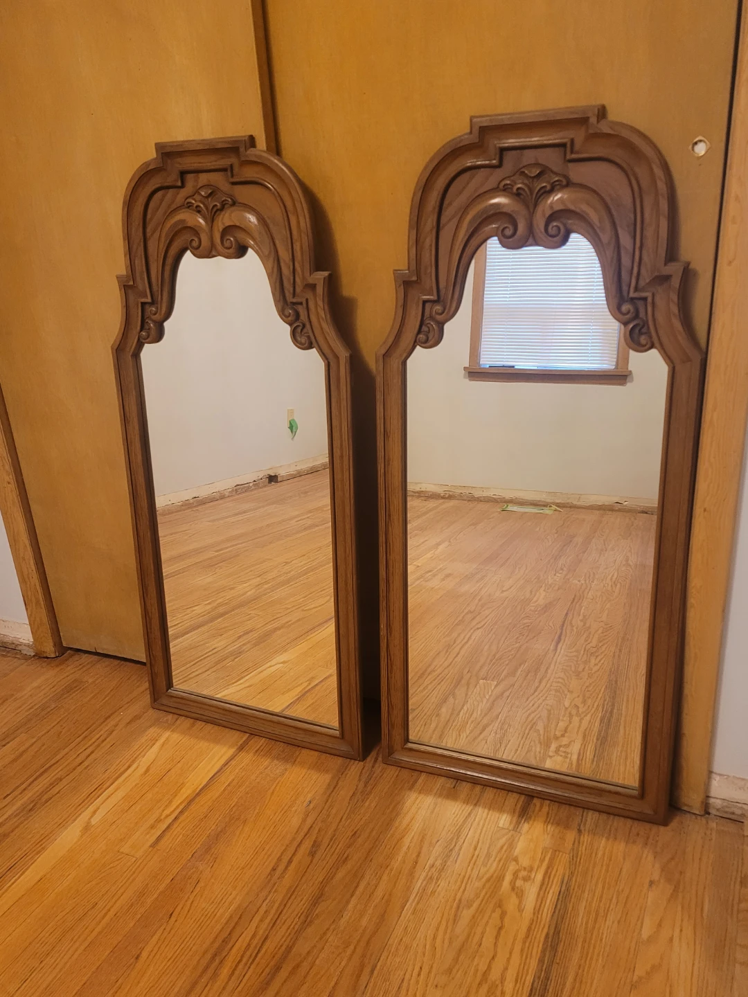 Vintage wooden decor mirror