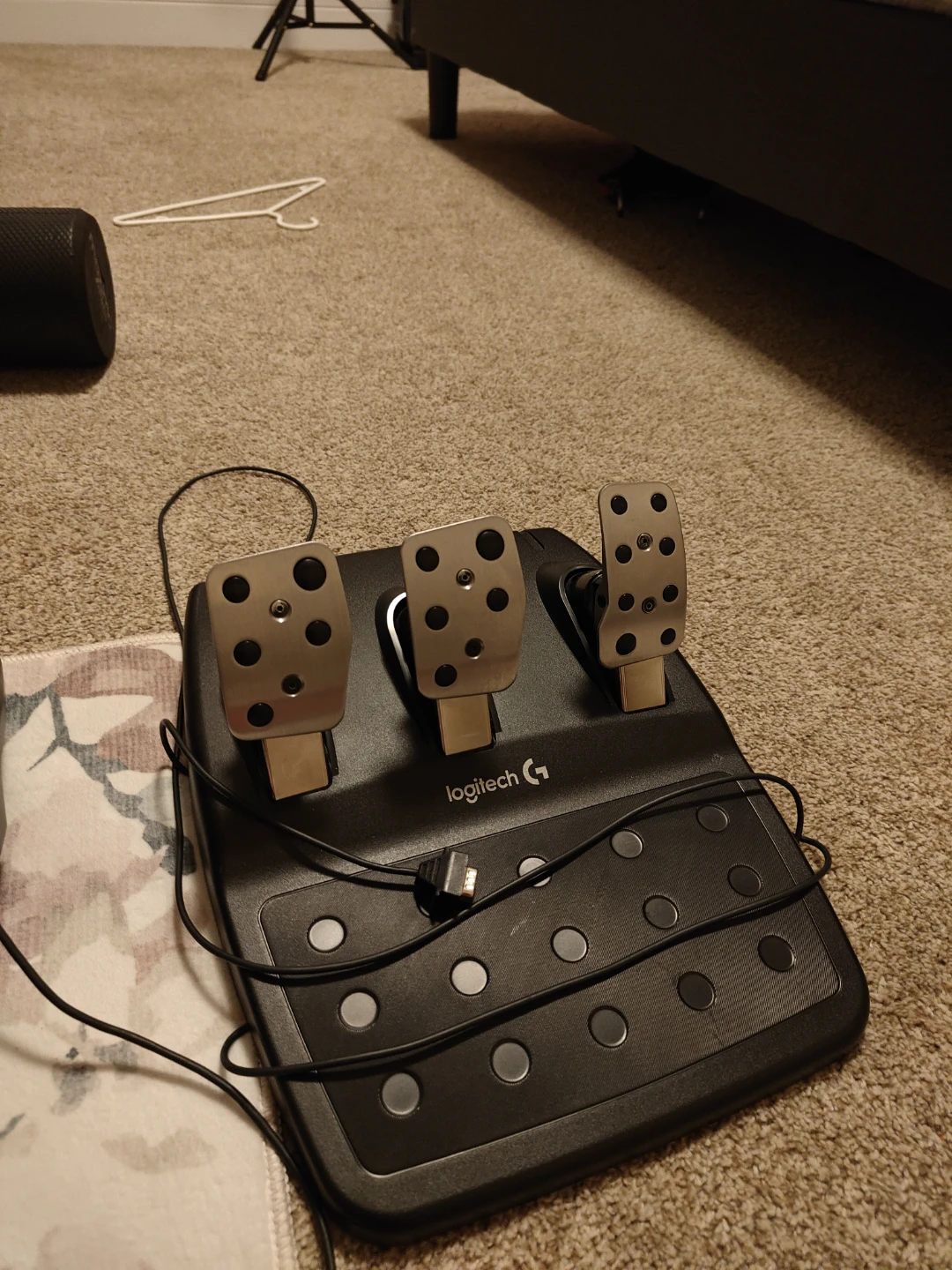 Logitech G29 Driving Force Racing Wheel & Pedals - photo 2