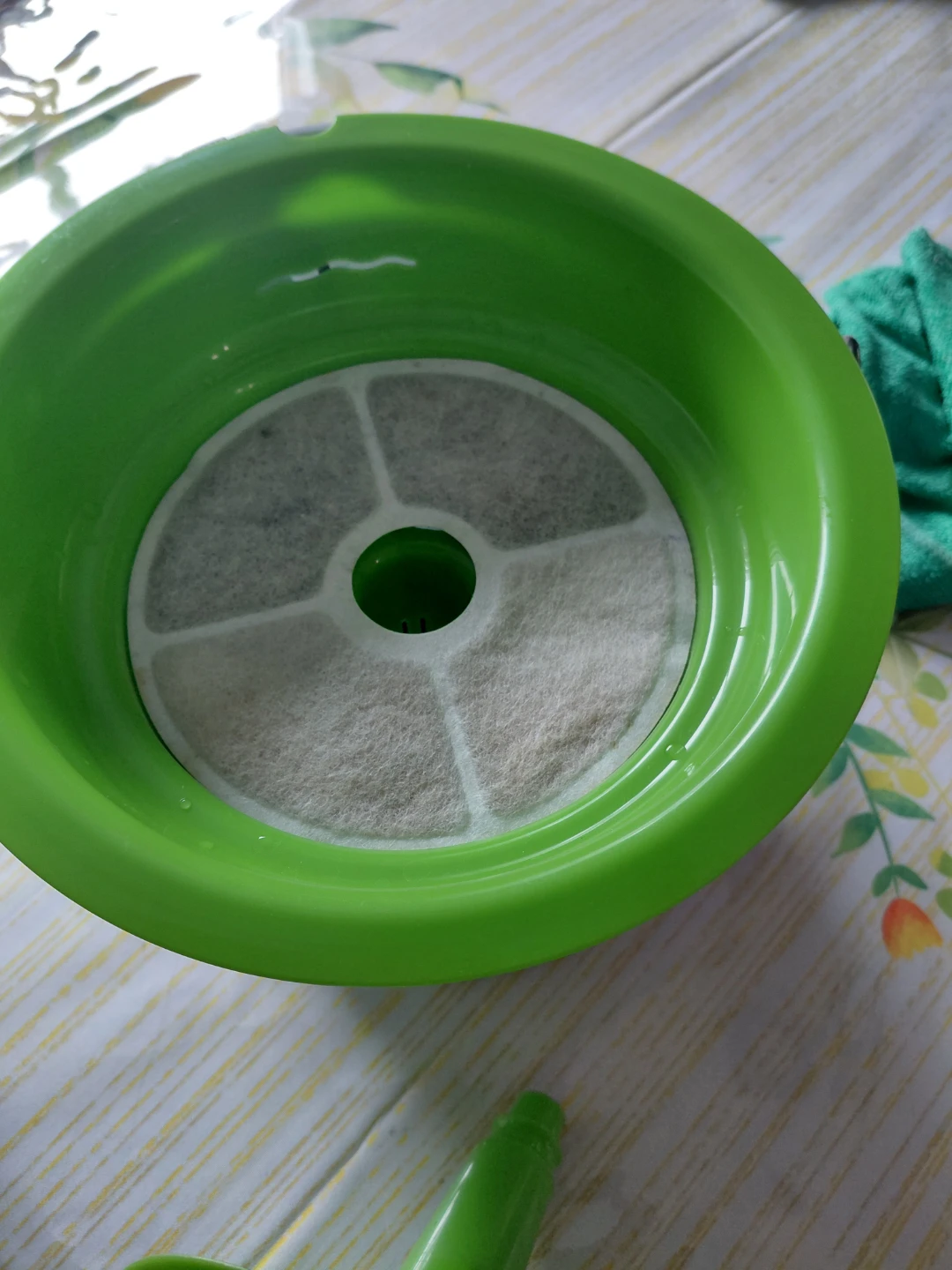 Green Pet Water Fountain with Flower - photo 2