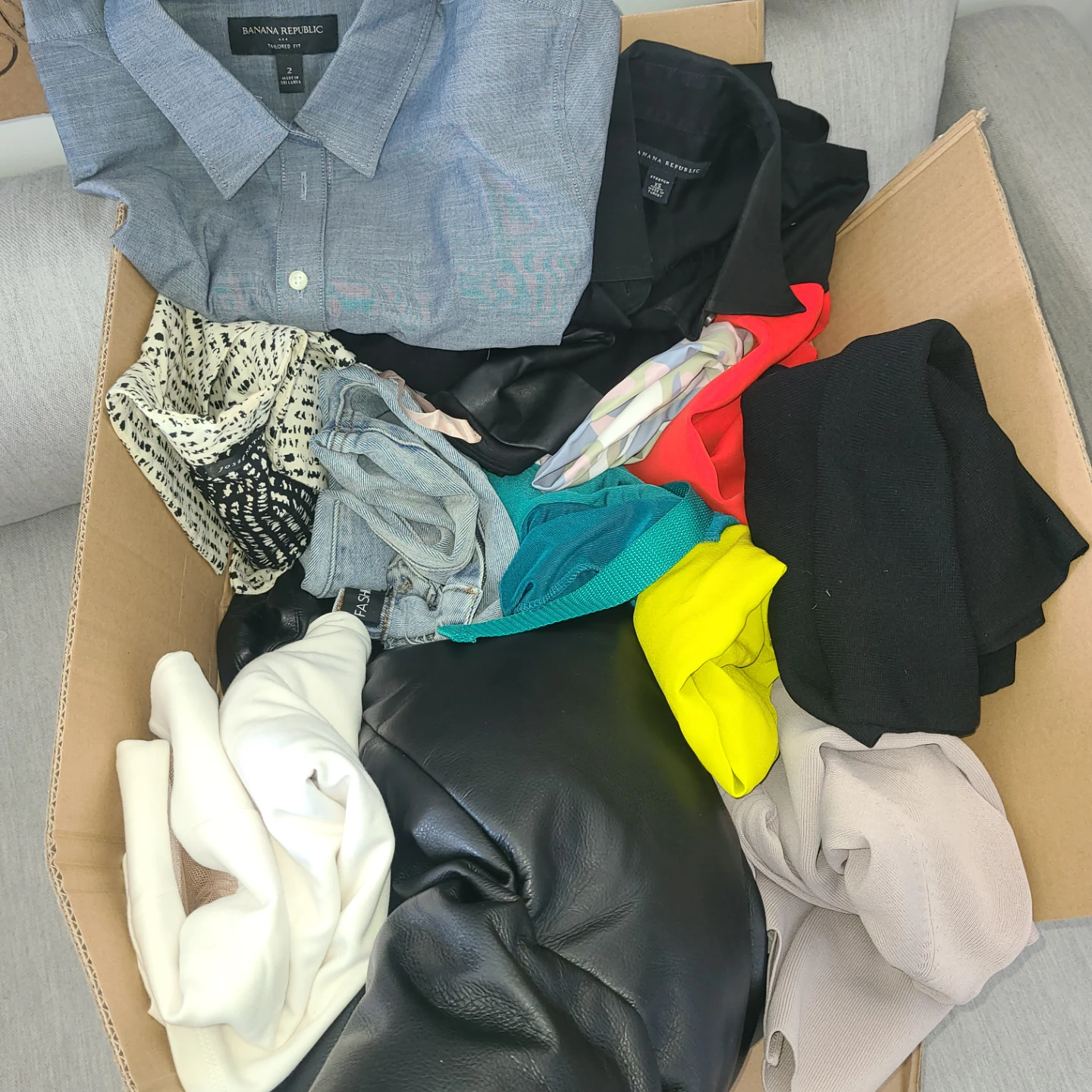 Box of clothes! Over 10 items!