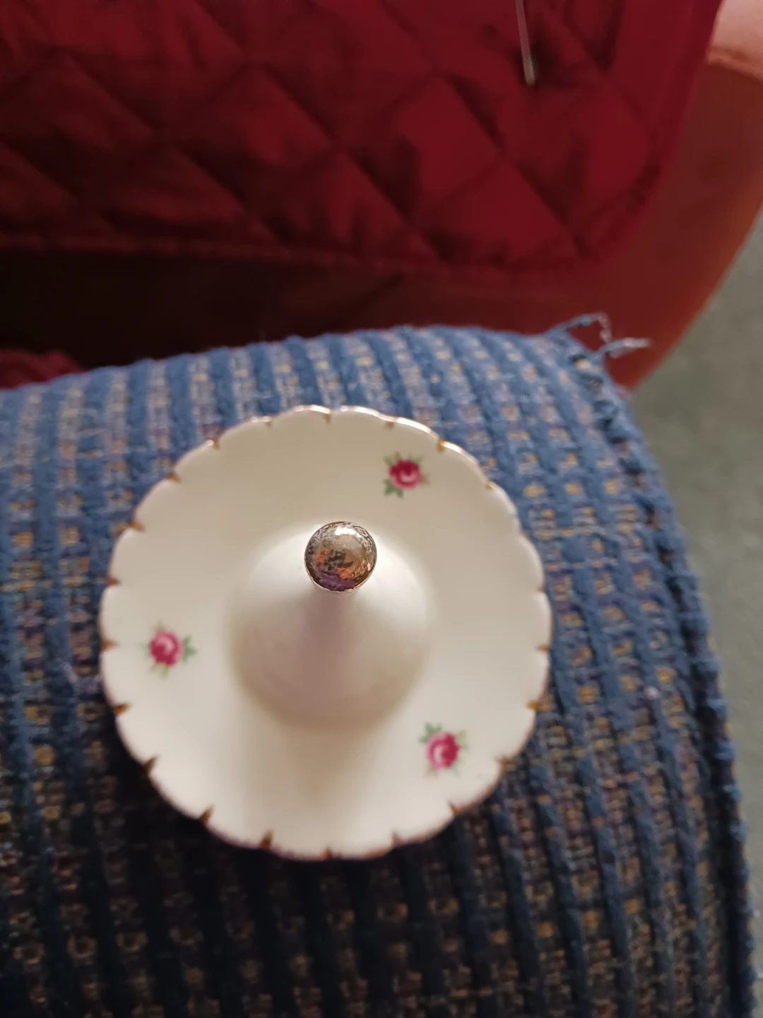 Vintage 24k gold trim ring holder. - photo 2