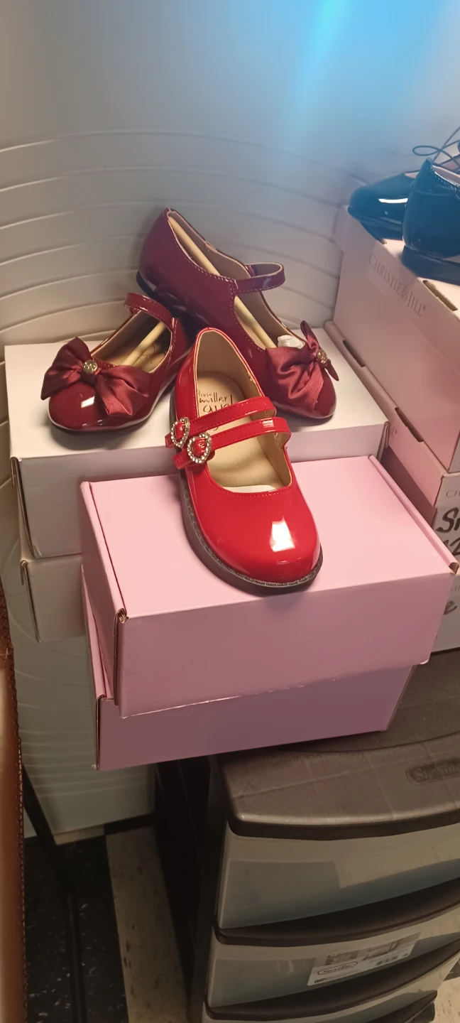 Converse sneakers, Christie & Jill Black Patent Flats - photo 4