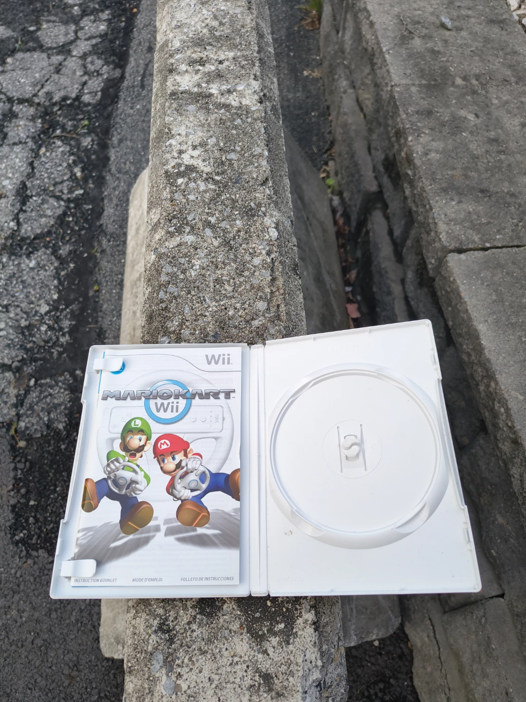 Wii Mario kart plastic case and manual only - photo 2