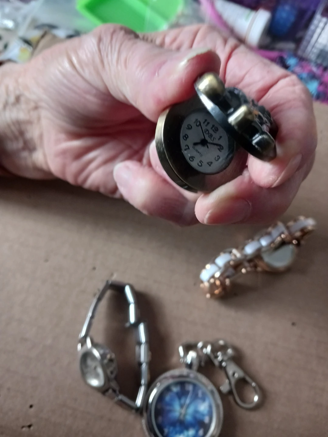 Vintage Assorted Women's Watches and Keychain - photo 5