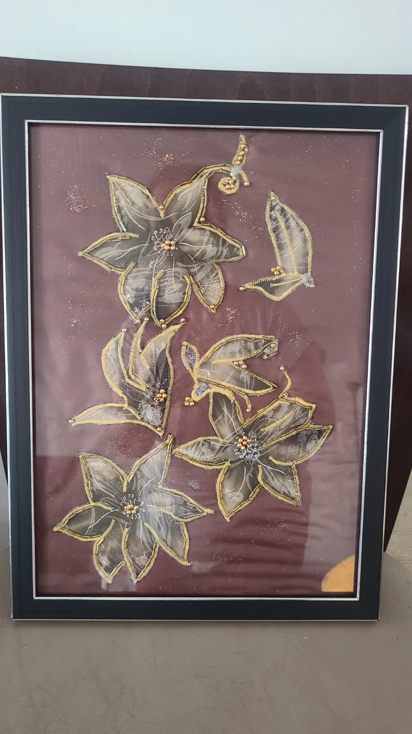 Hand-Embroidered & Framed Floral Elegance - photo 2