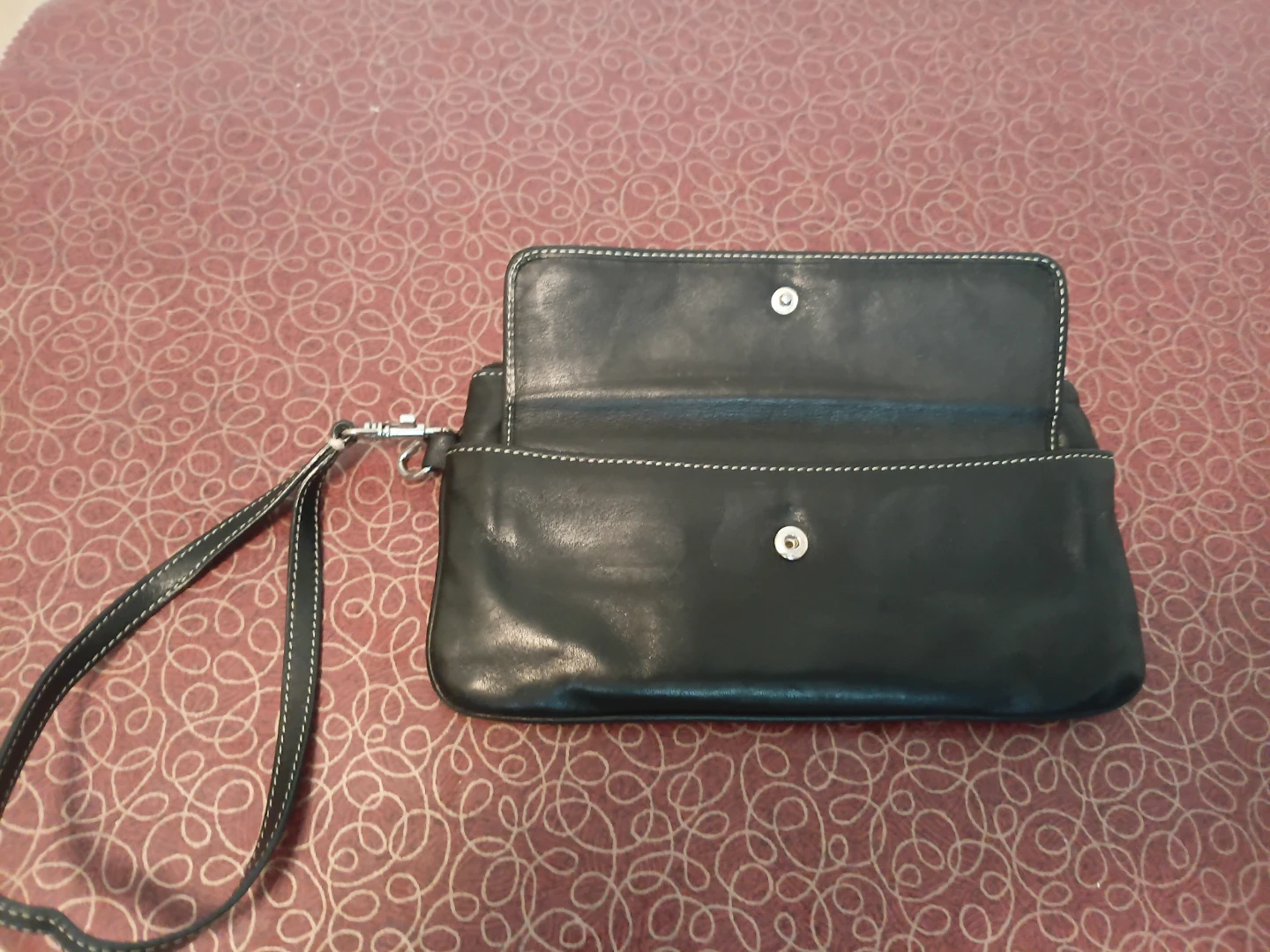 Tignanello Black Leather Wristlet Clutch - photo 4