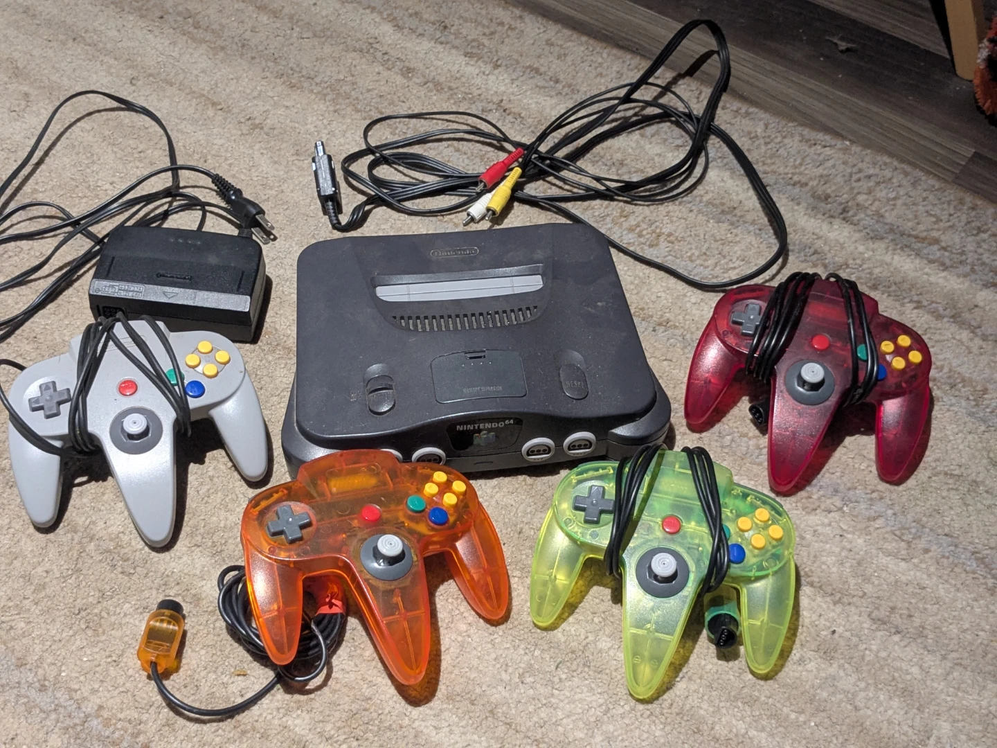 Nintendo N64 Console with 4 Controllers and Games - photo 2