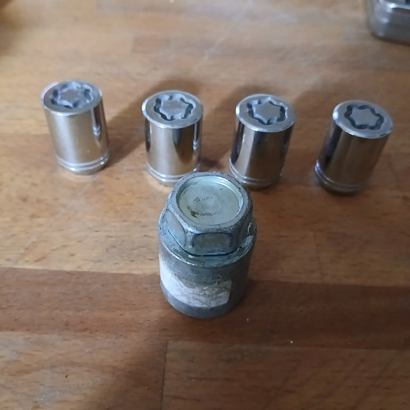 Wheel Lock Lug Nuts 046155