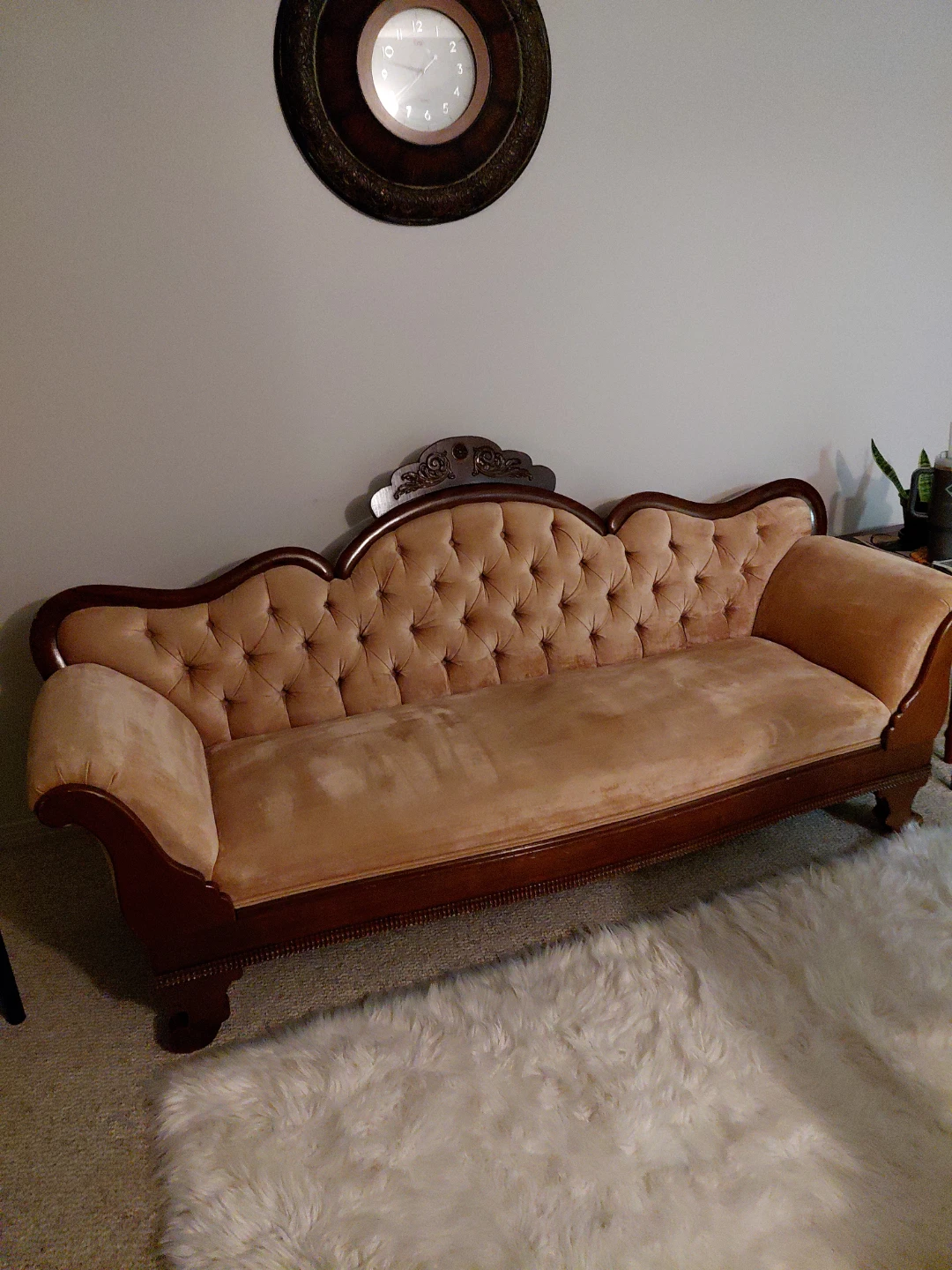 Vintage Tufted Sofa - Beige Velvet