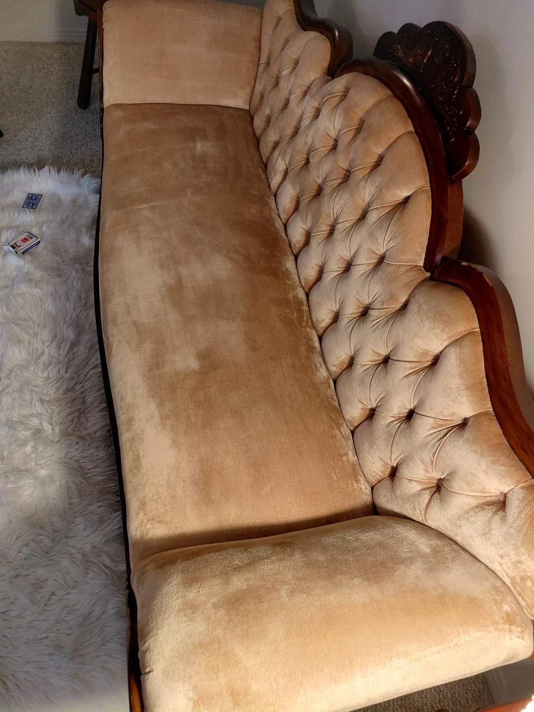 Vintage Tufted Sofa - Beige Velvet - photo 3