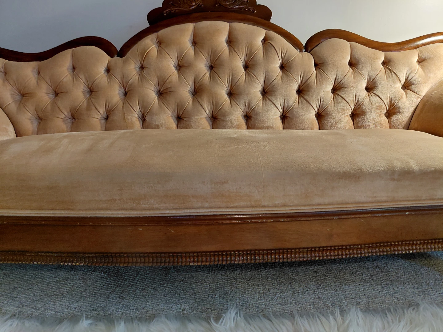 Vintage Tufted Sofa - Beige Velvet - photo 5