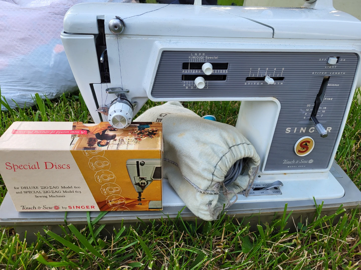 Singer Touch & Sew Model 600K Sewing Machine