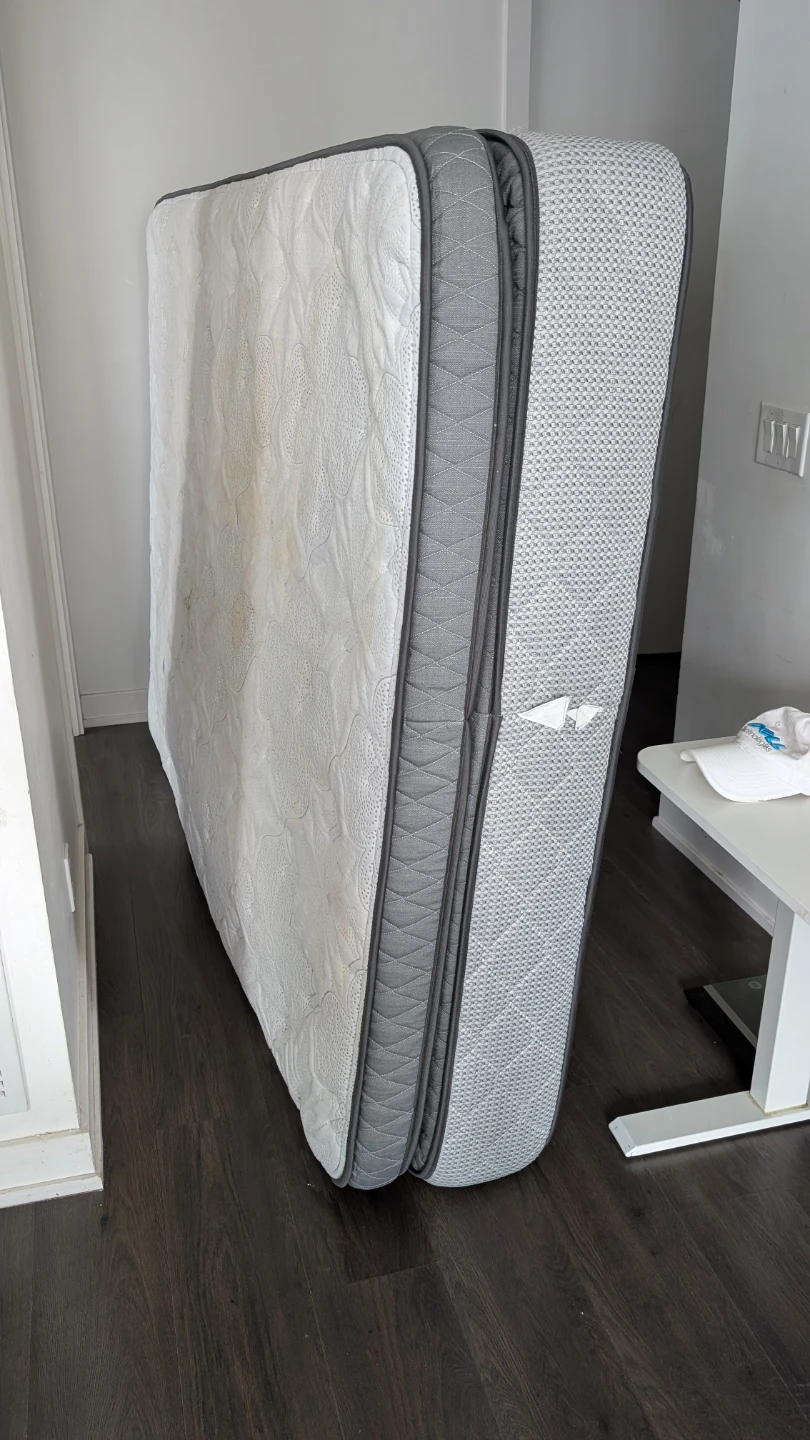 Queen Size Mattress – Clean & Comfortable - photo 3