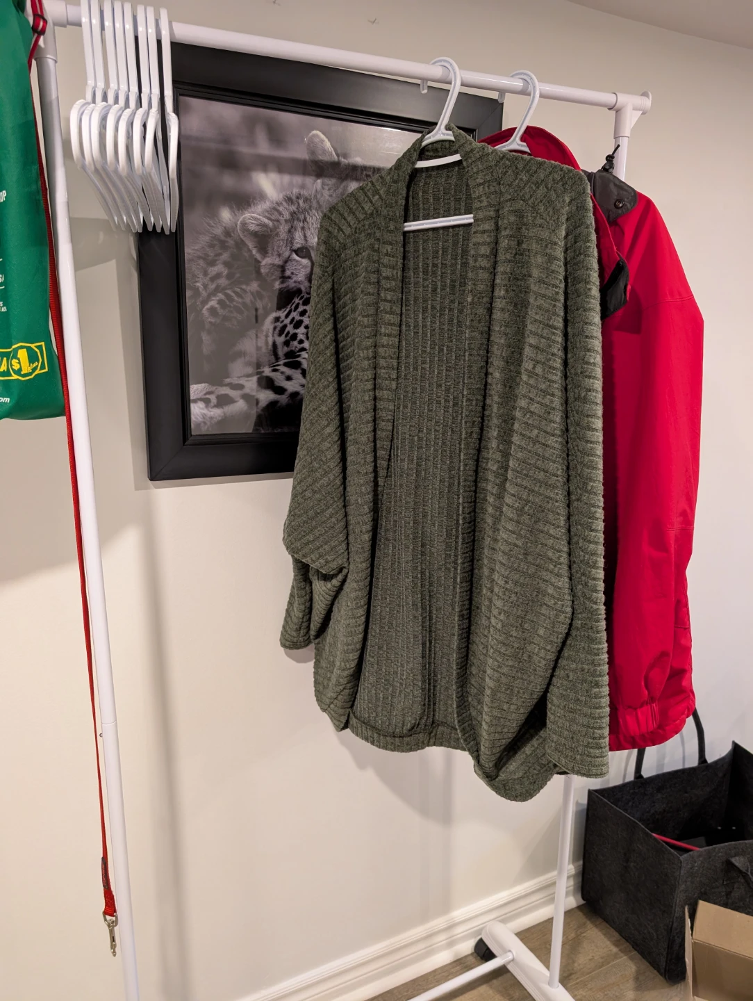 Clothing Rack on wheels - photo 2