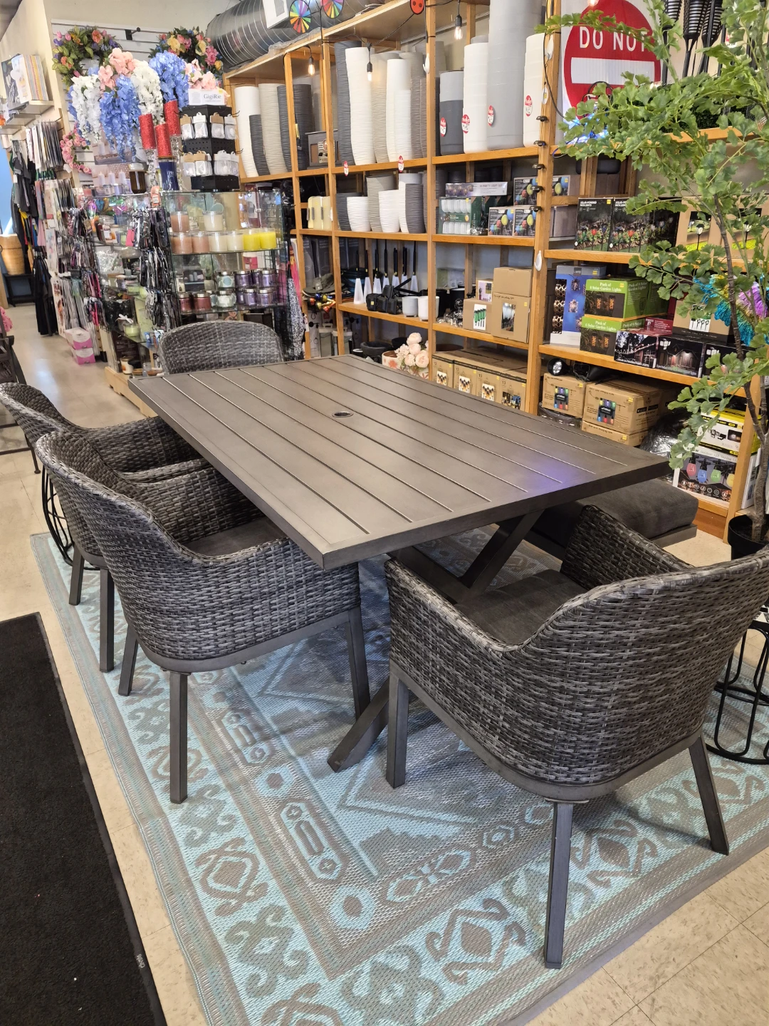 New 6 piece Outdoor Dining Set Table, bench Chairs & Cushions