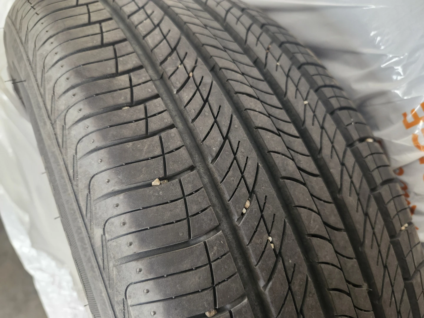 4 Tires (like new) 225/60R17 Hankook Dynapro HP2 Tire 225/60R17