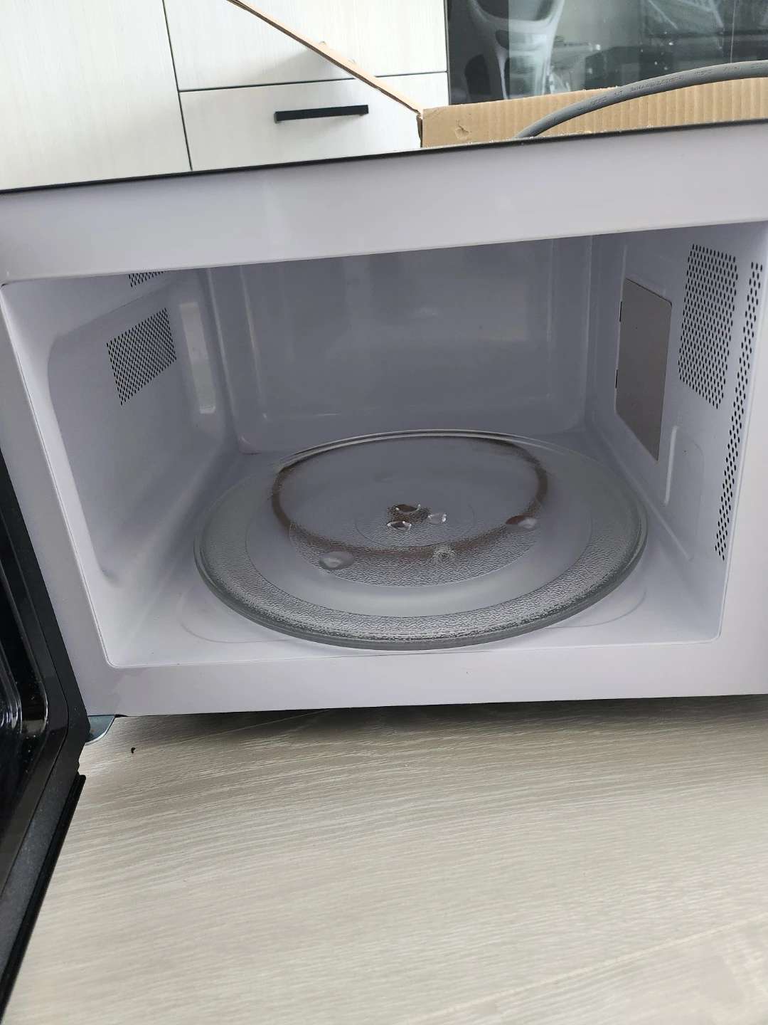 Hamilton Beach Microwave - photo 2