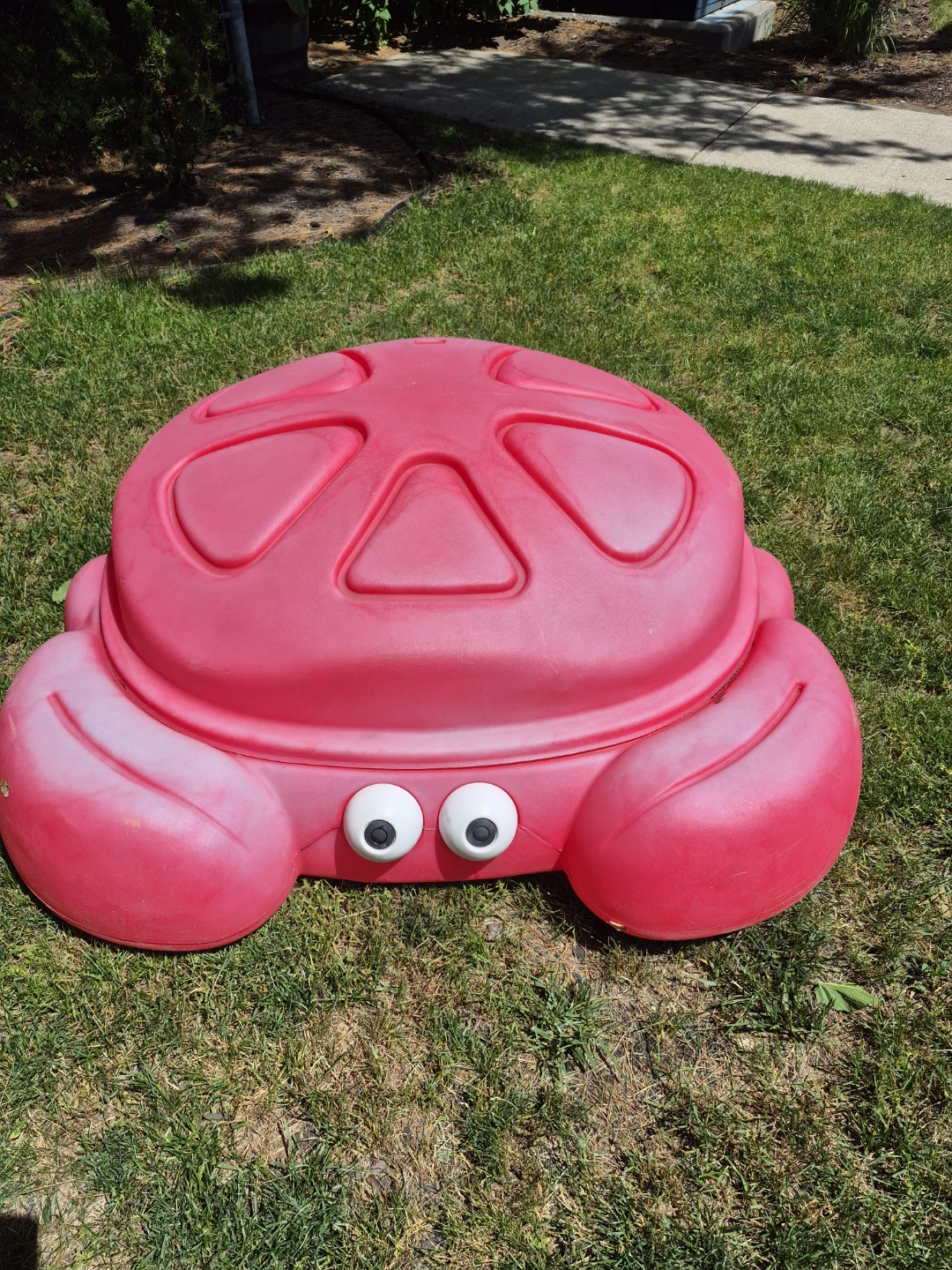Step2 Pink Crab Sandbox with Lid