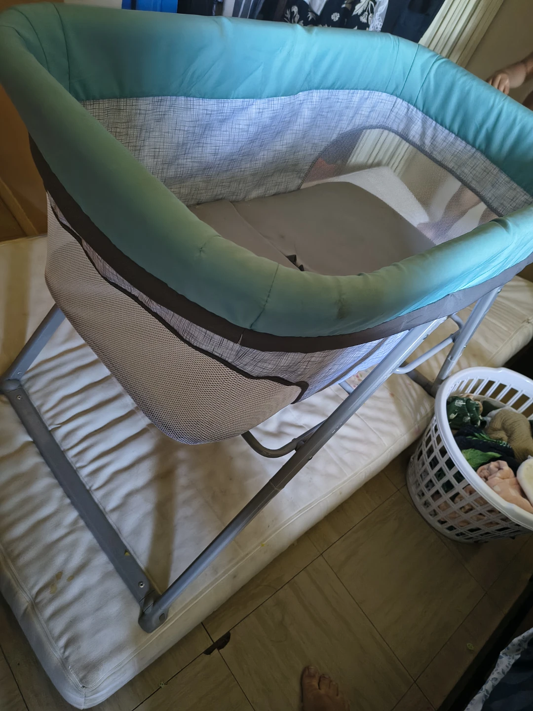 Portable Bassinet Bedside Sleeper - photo 2