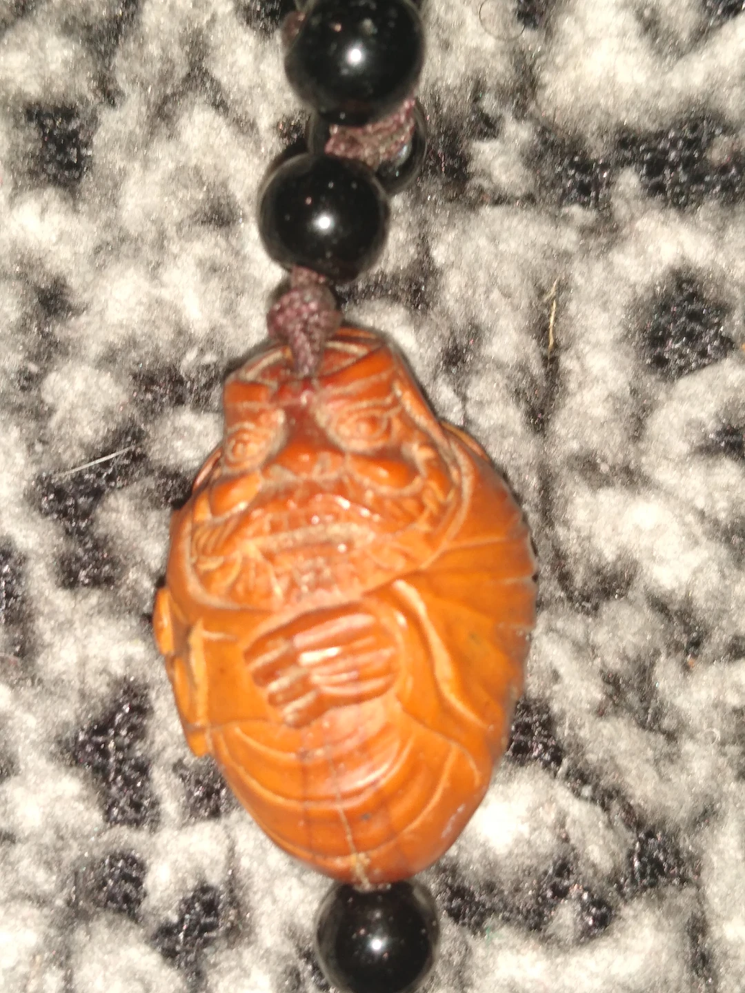 Hand carved Olive pit - photo 2