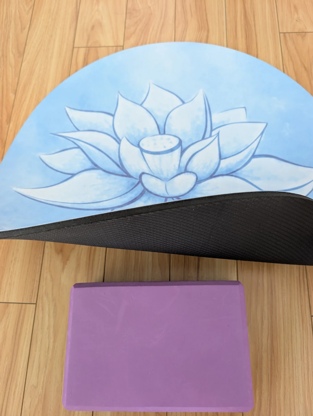 Round Yoga Mat with Lotus Design - photo 2