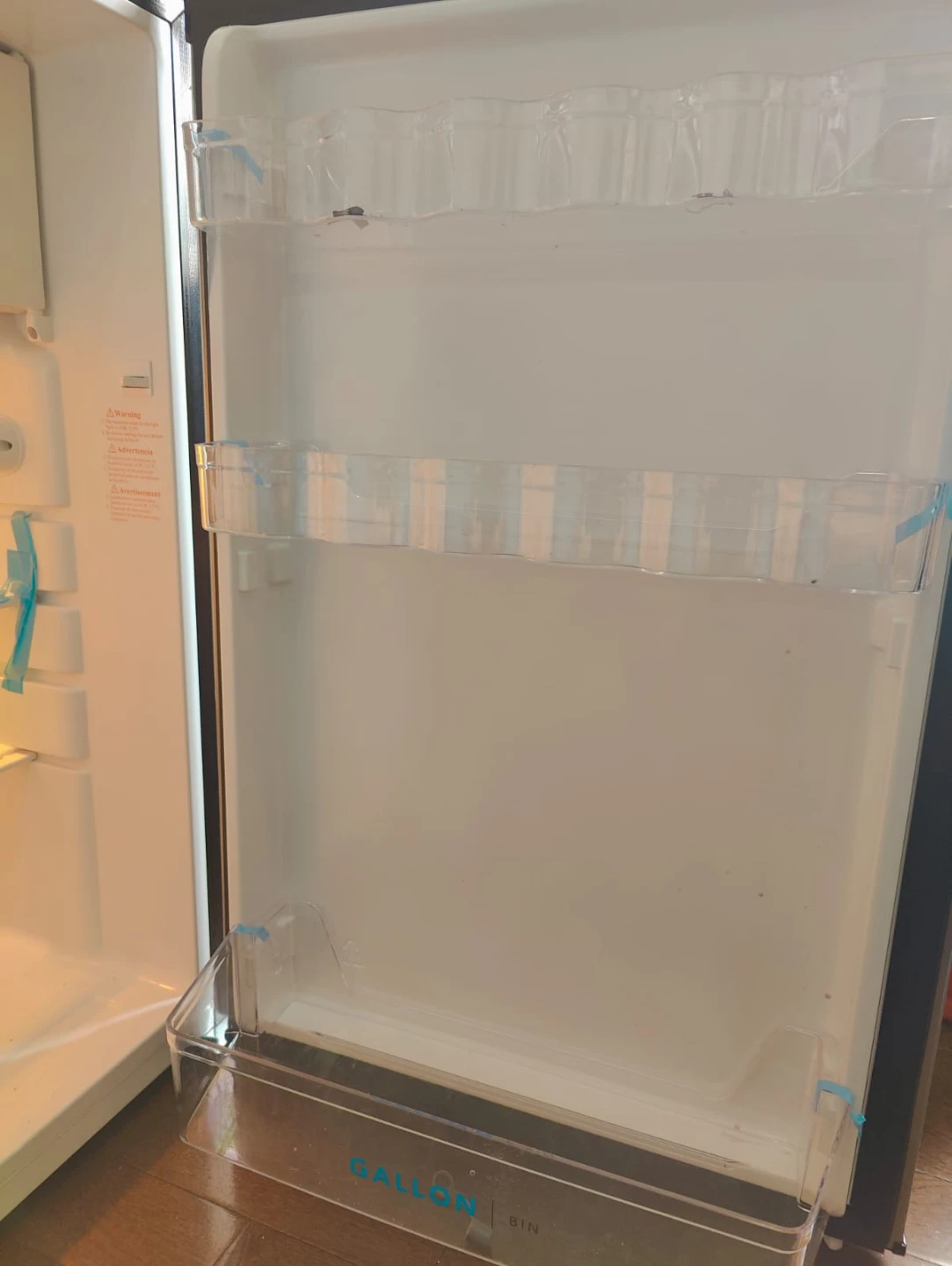 Frigidaire Compact Refrigerator FFPE4533UM - photo 3