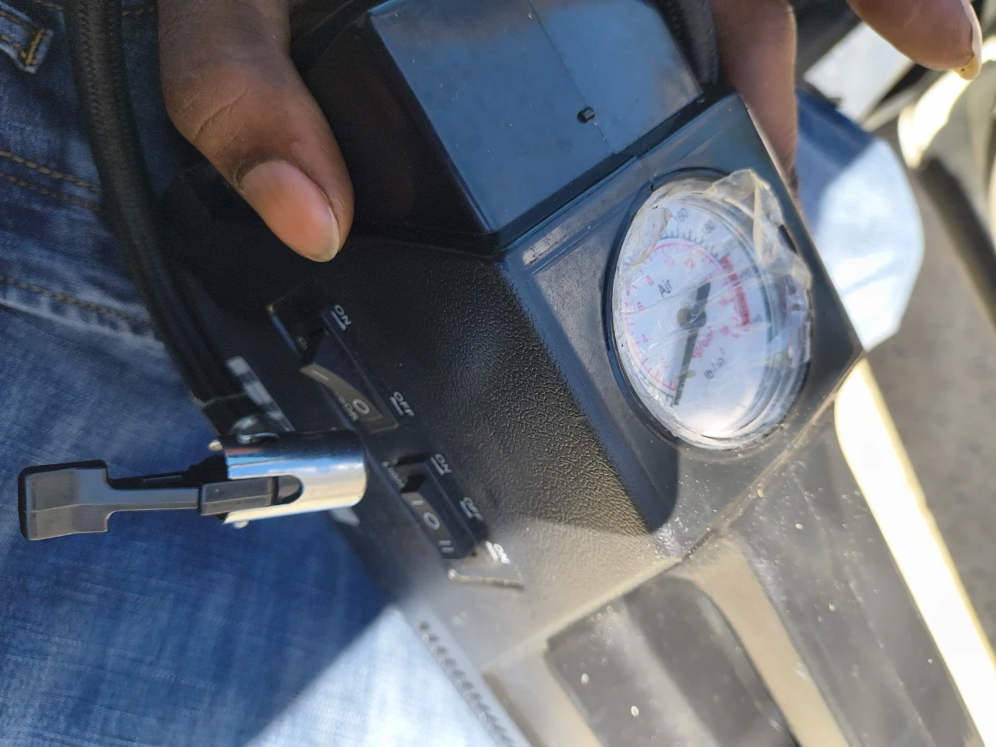HDX Portable Air Compressor with Light - photo 3