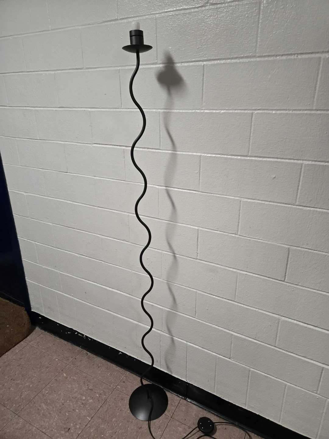 IKEA HÅRSLINGA Minimalist Squiggle Floor Lamp - Matte Black - photo 4