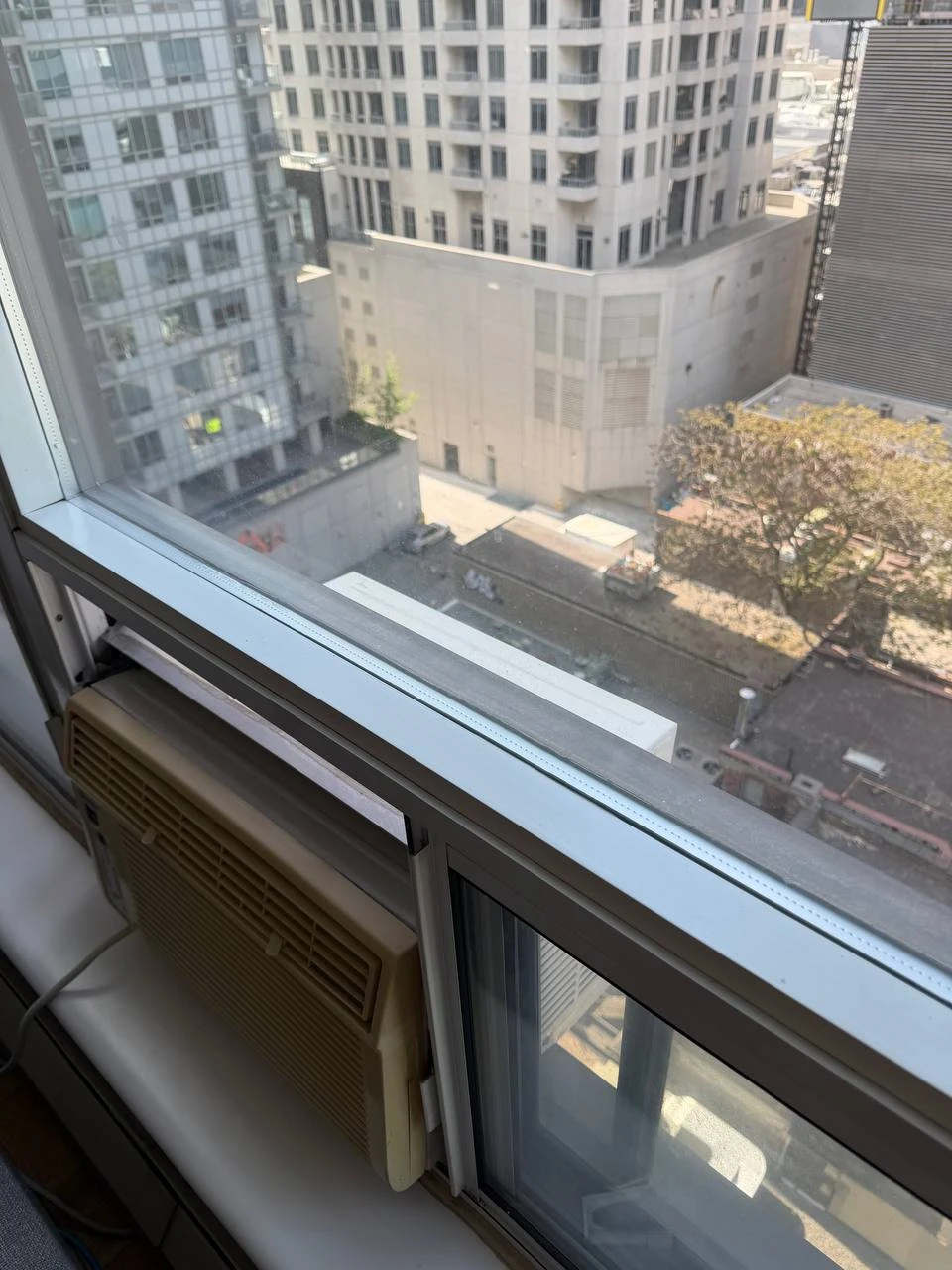 Danby Window Air Conditioner - photo 2