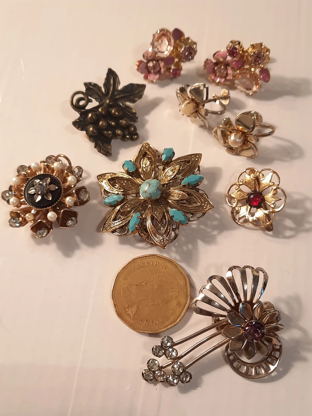 Assorted Vintage Brooches and Screw-Back Earrings - photo 2