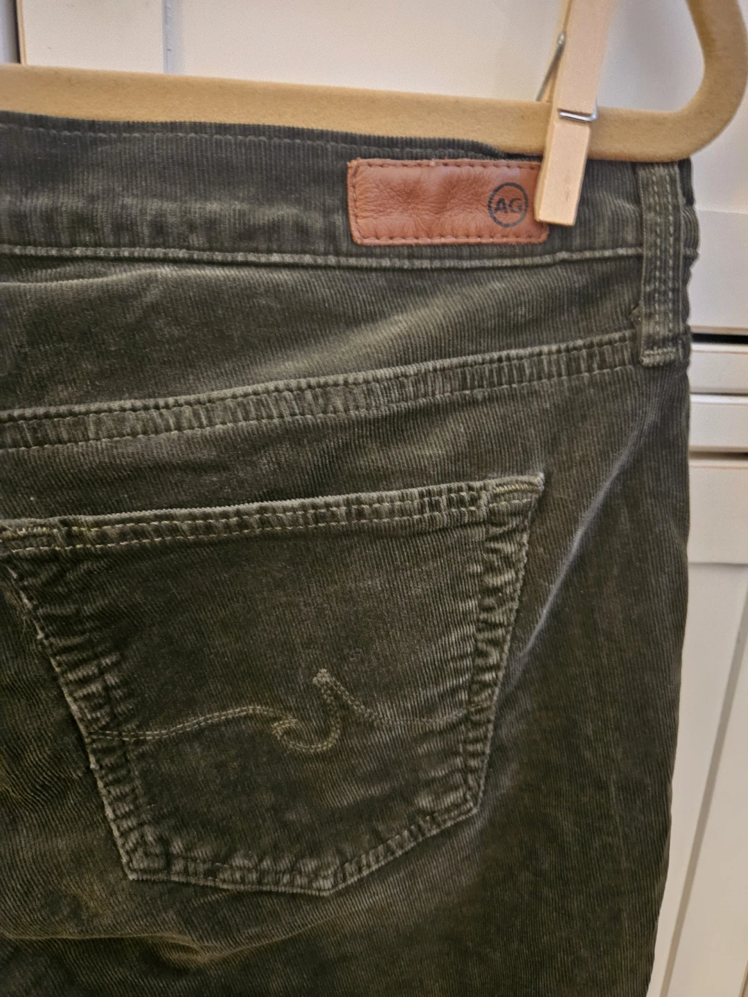 AG Adriano Goldschmied The Stevie Ankle Corduroy Pants Size 32 - photo 2