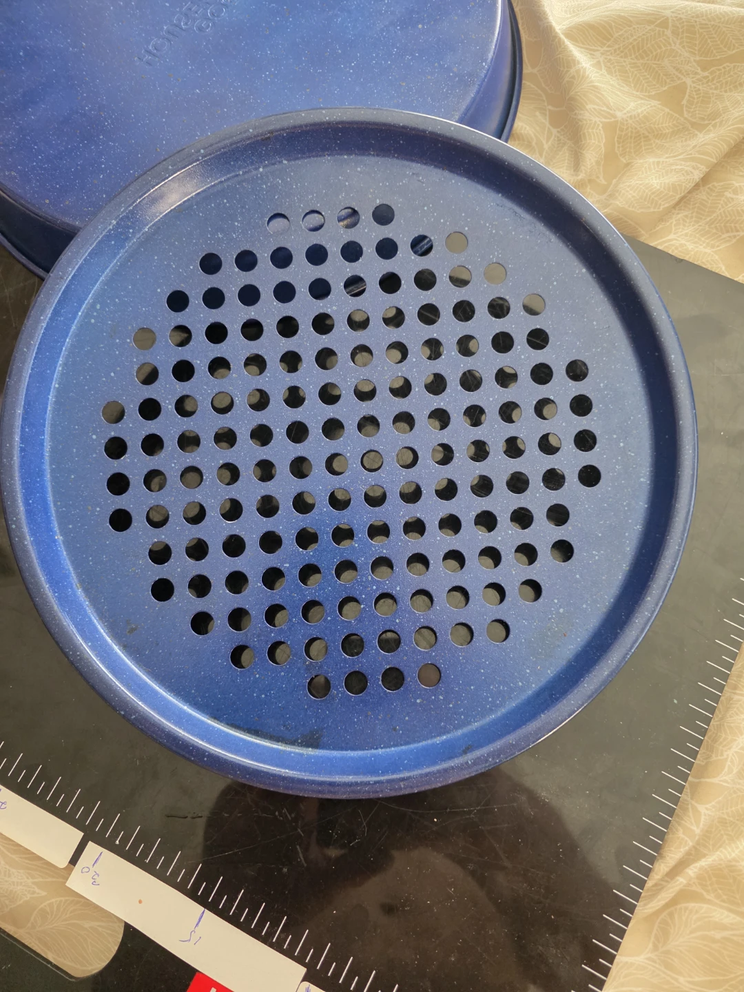 Good Housekeeping Blue Pizza Pan with Perforated Lid - photo 4