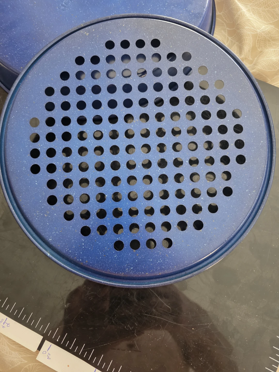 Good Housekeeping Blue Pizza Pan with Perforated Lid - photo 5