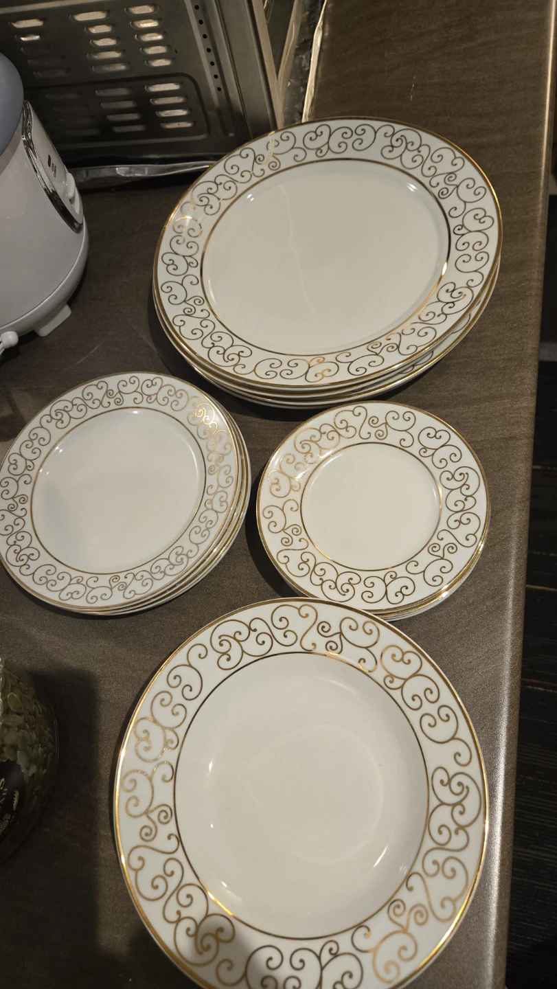 White and Gold Rimmed Dinner Plates - photo 3