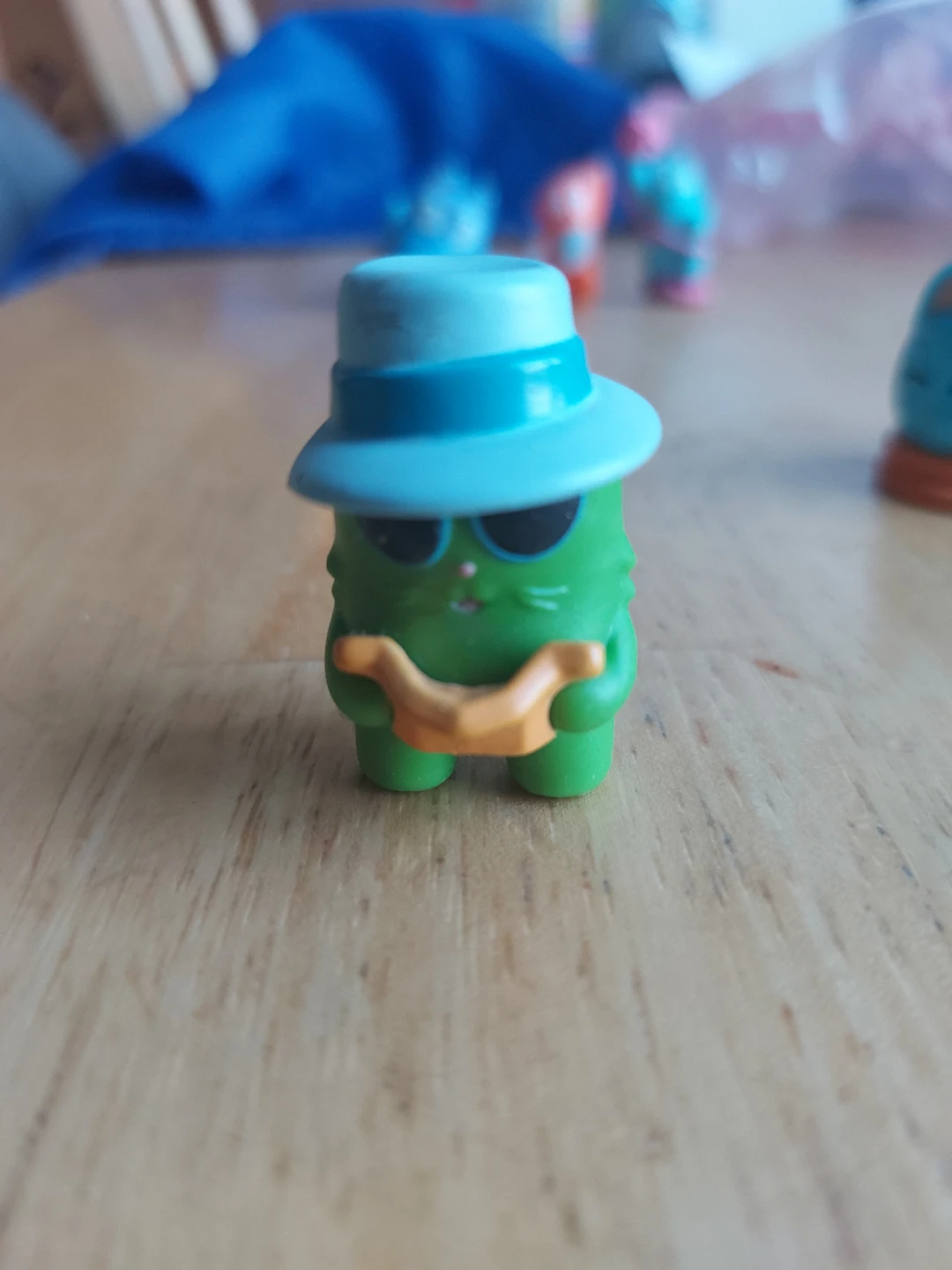 Collection of quirky plastic figurines - photo 5
