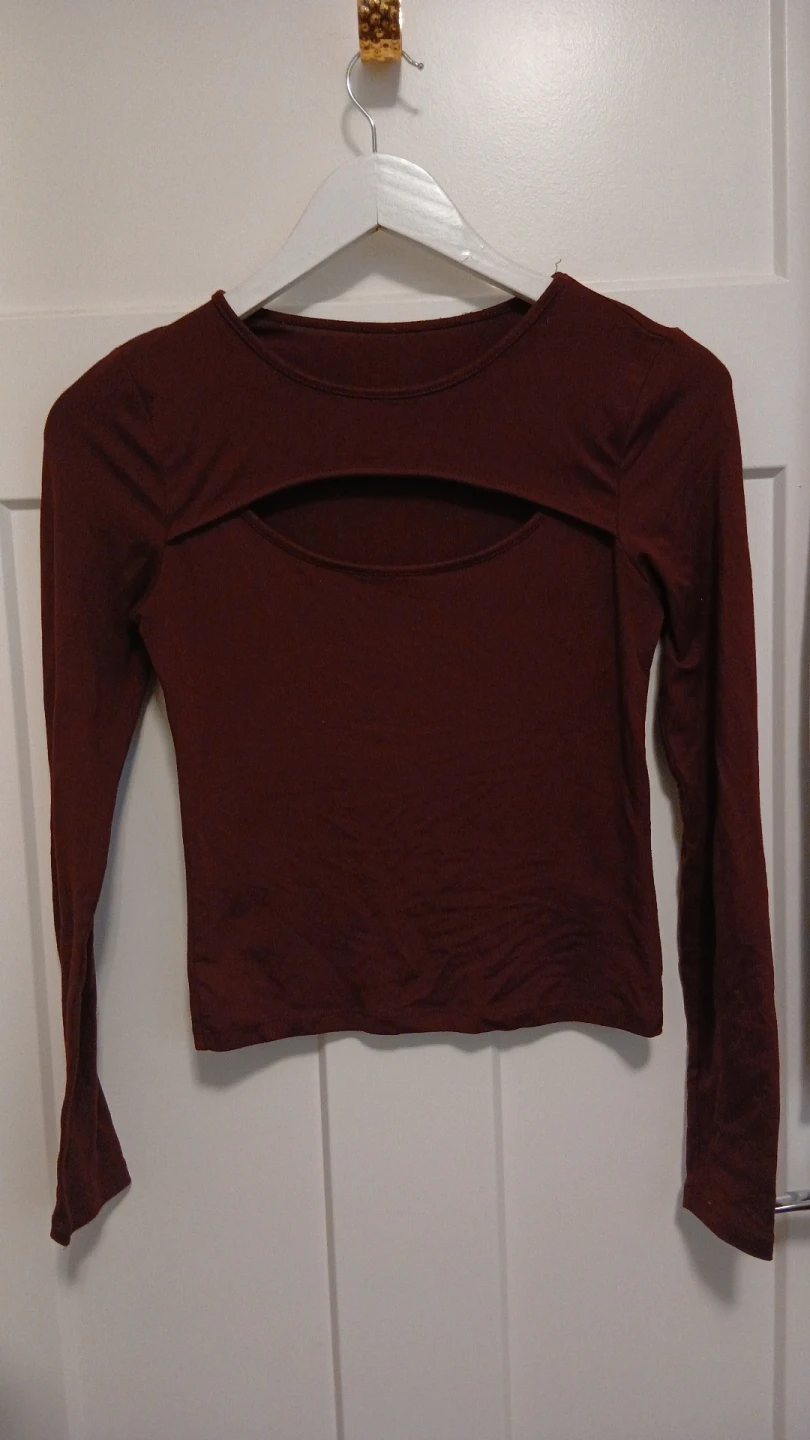 Wine colored Long Sleeve Top w/ cut-out