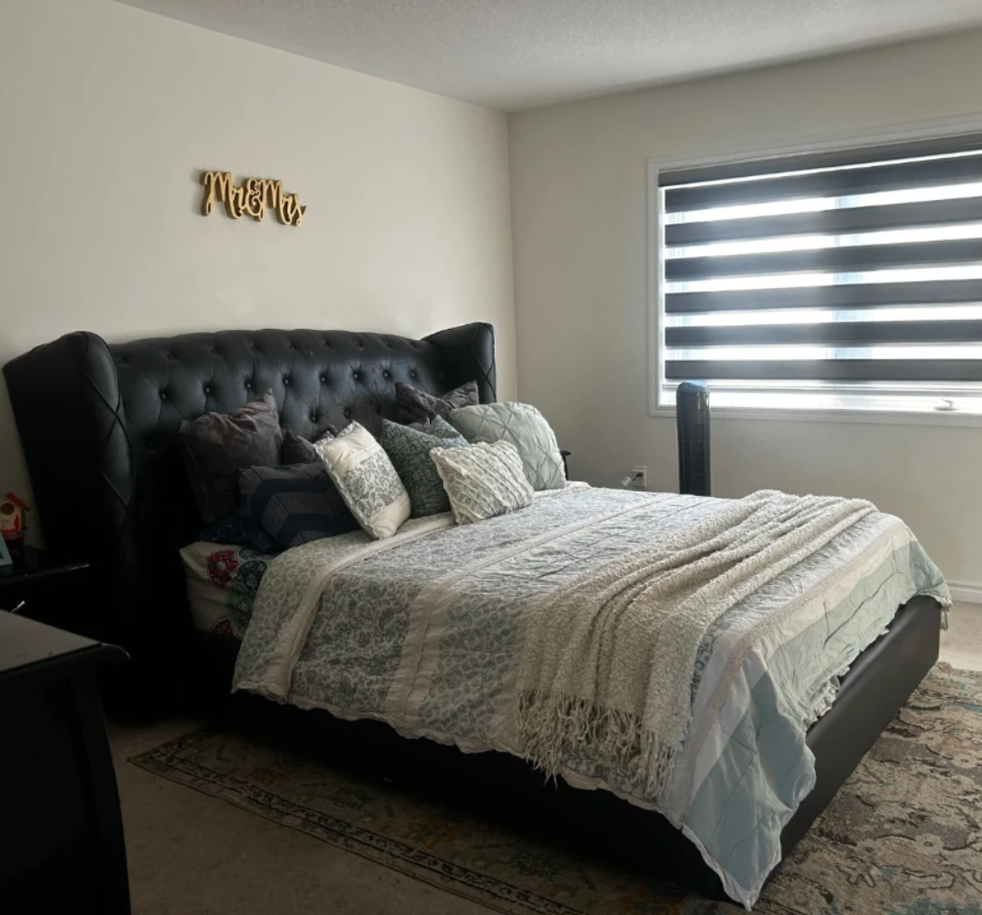4-Pc Queen Bedroom Set – Black – MUST GO ASAP