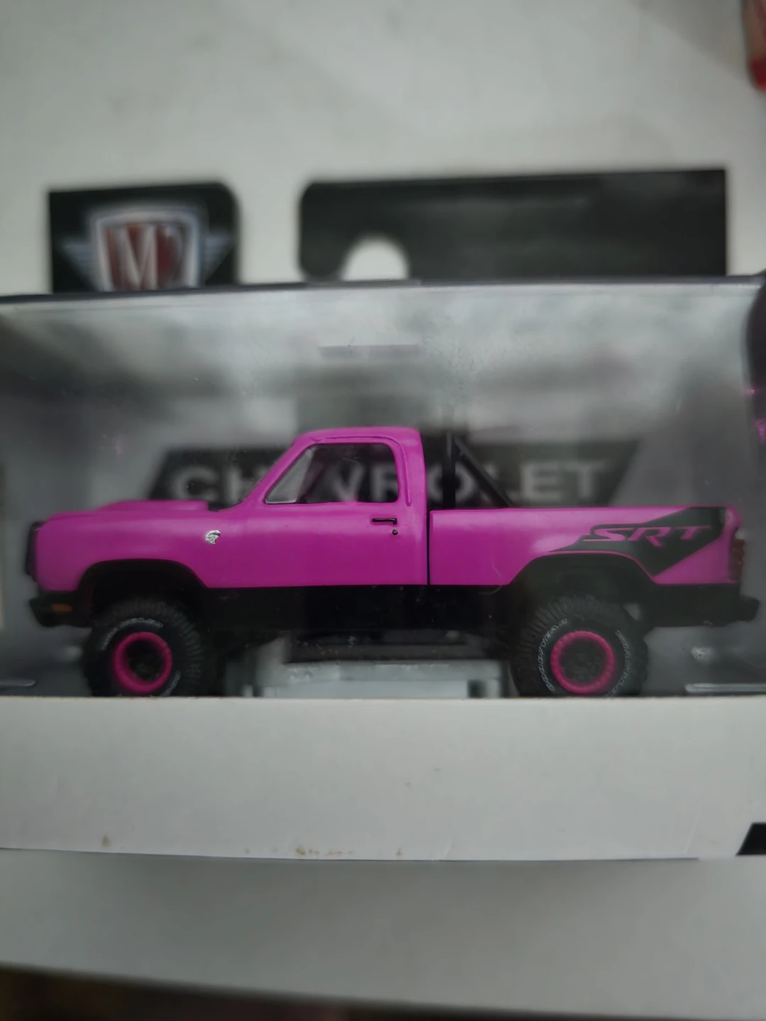 M2 Machines Pink Dodge Ram SRT 10 - photo 2