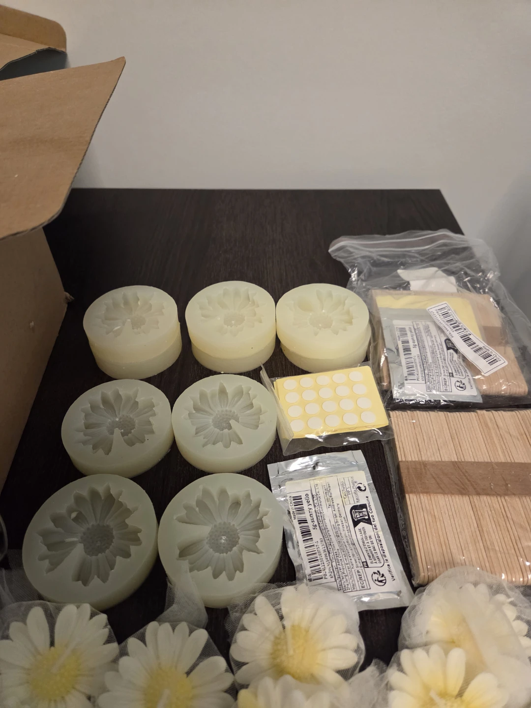 DIY Daisy Candle Making Kit - photo 2