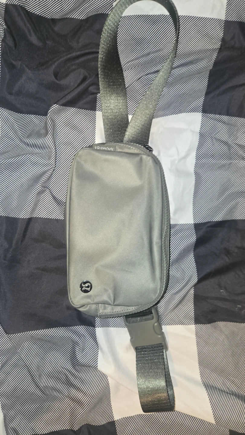 Lululemon Everywhere Belt Bag - Green