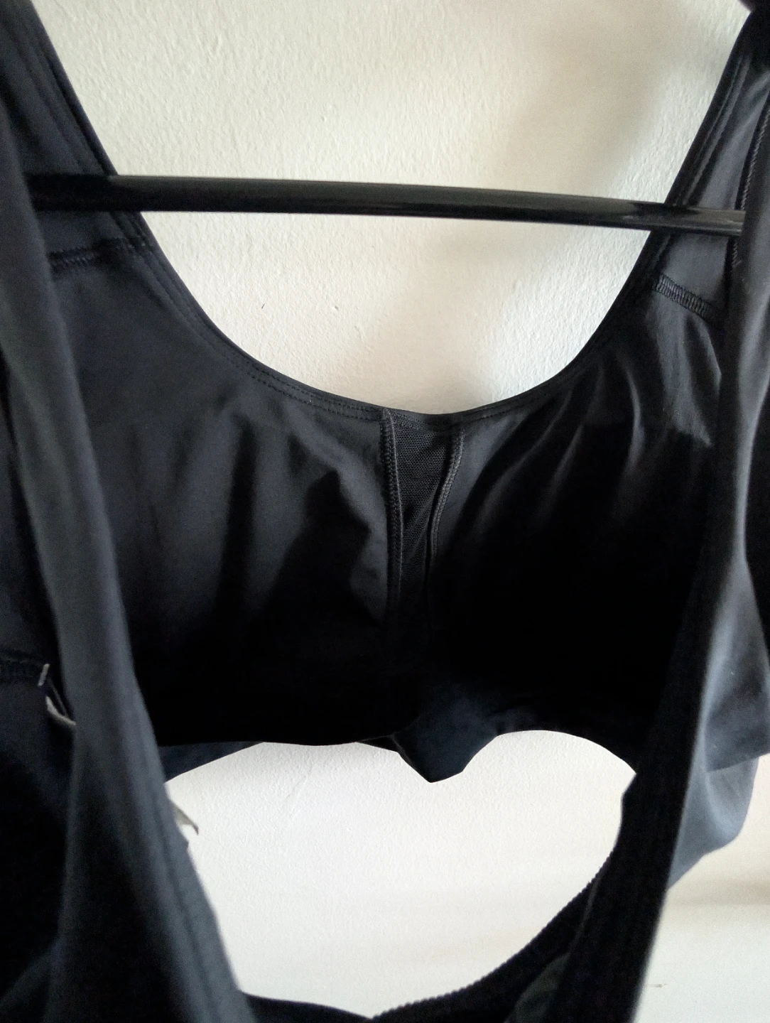 ⚽ Under Armour Black Sports Bra size S with built in bra - photo 3