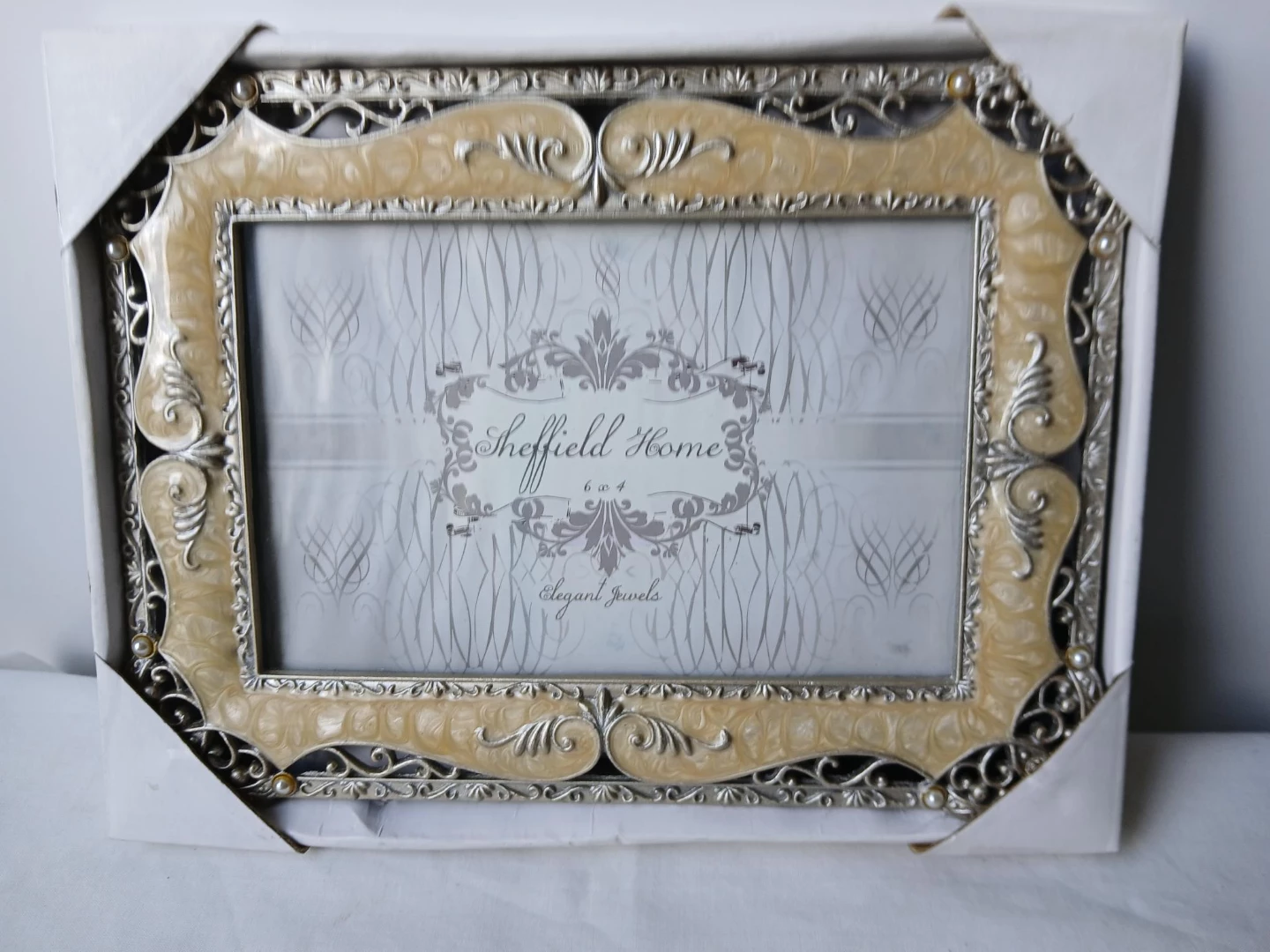Sheffield Home Photo Frame. 4"× 6". Pick up only.