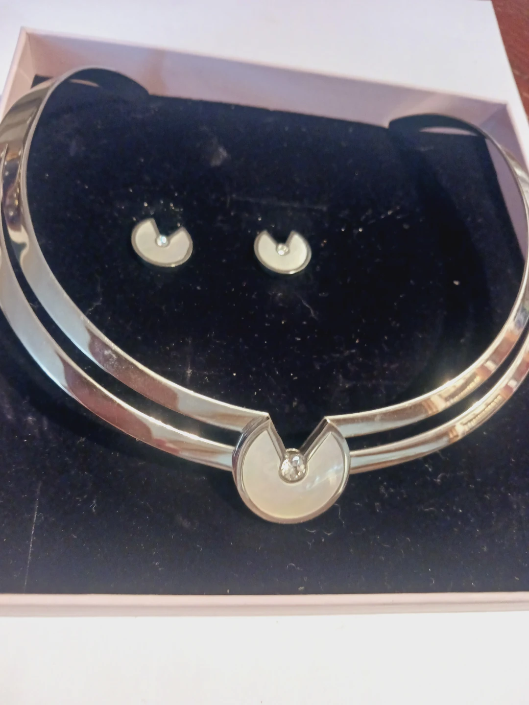 New !!! NIB!! Beautiful Choker Necklace and Earrings Set - photo 3